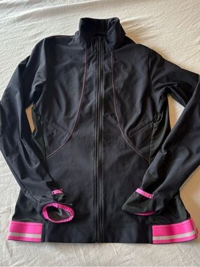 GORE women’s running Jacket with Pink reflective Trim and 3 pockets